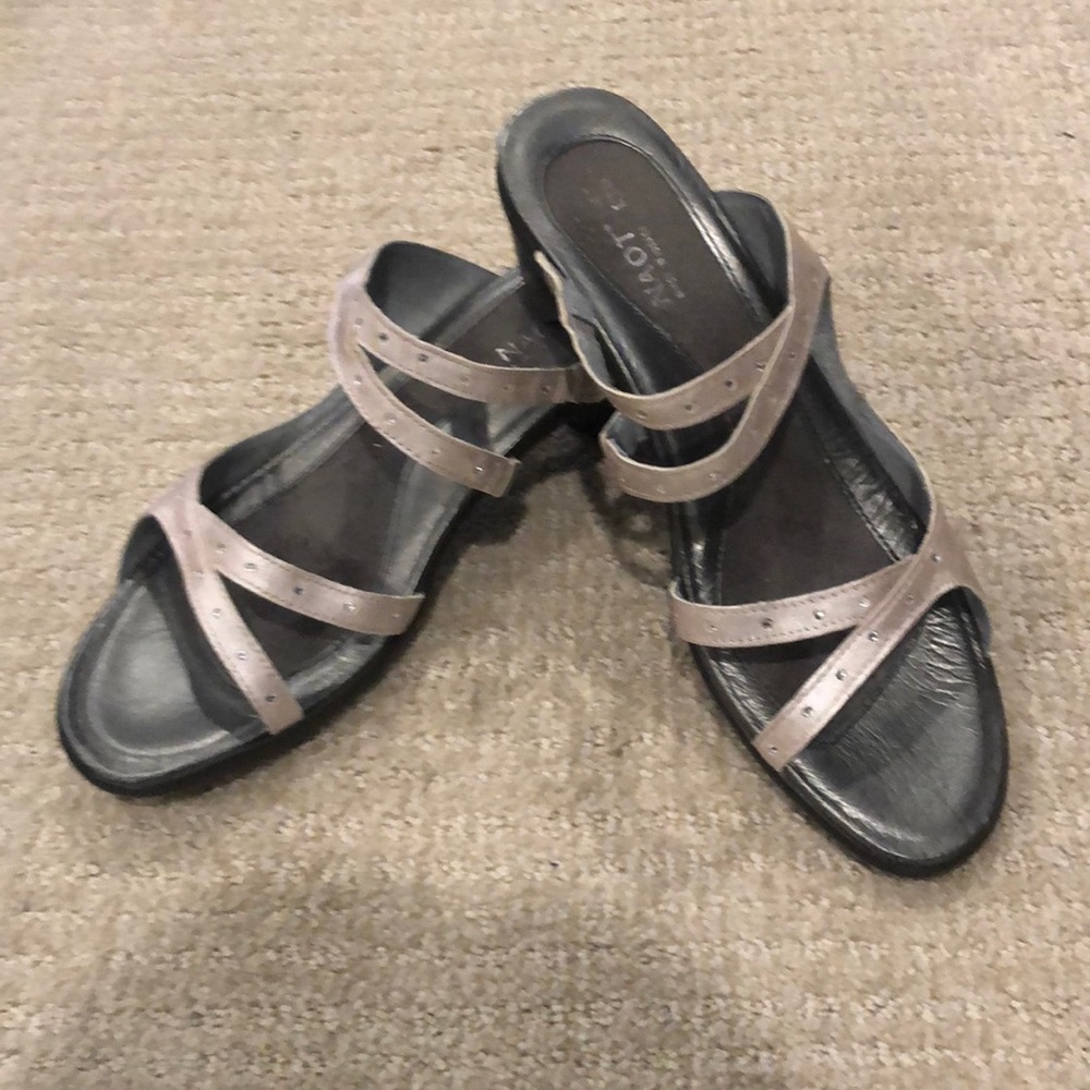 Naot Champagne Metallic Slide Sz 41 Never Worn